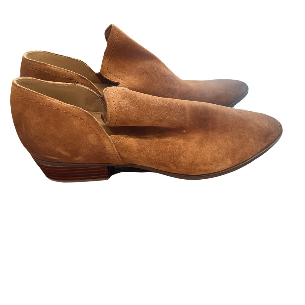 Naturalizer Tan Ankle Boots with Pointed Toe and Low Stacked Heel